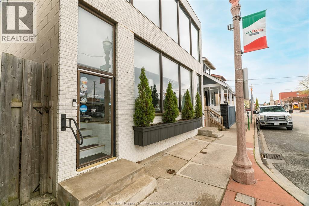 973 Erie Street, Windsor — photograph 2