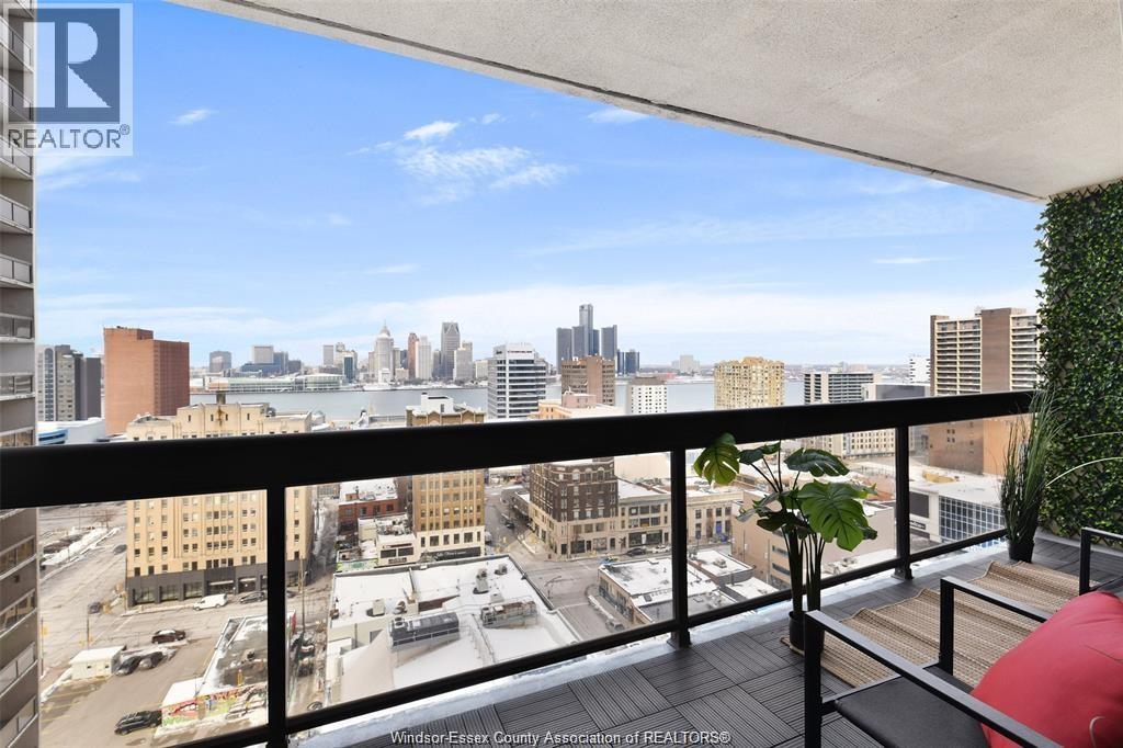 150 Park #1807, Windsor — photograph 2