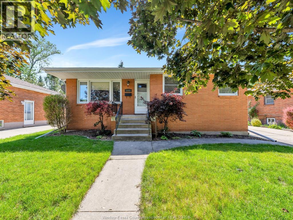 1315 Janette Avenue, Windsor — primary photograph