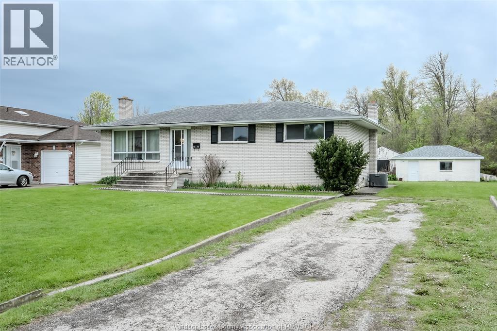3949 Woodward Avenue, Windsor — photograph 2