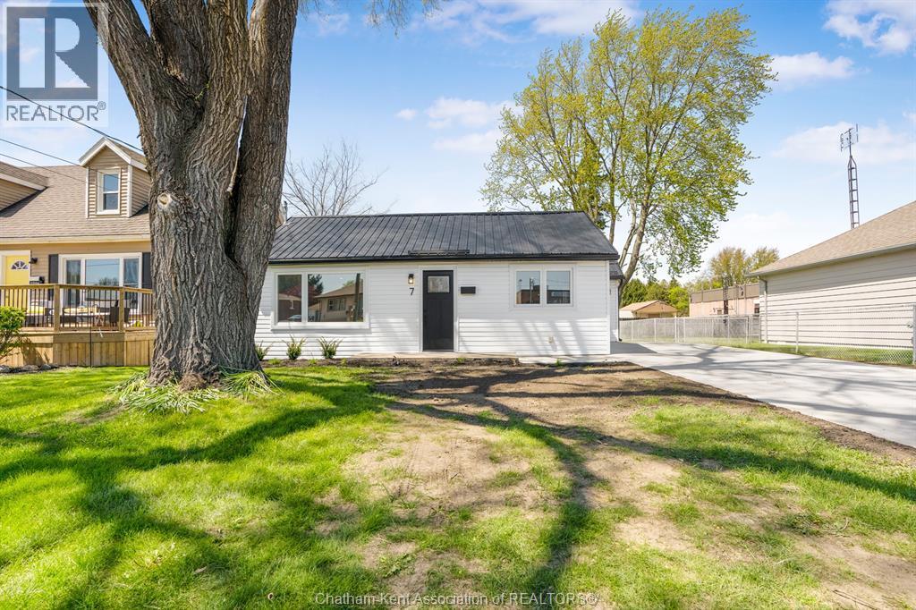 7 Oxley Drive, Chatham — photograph 2