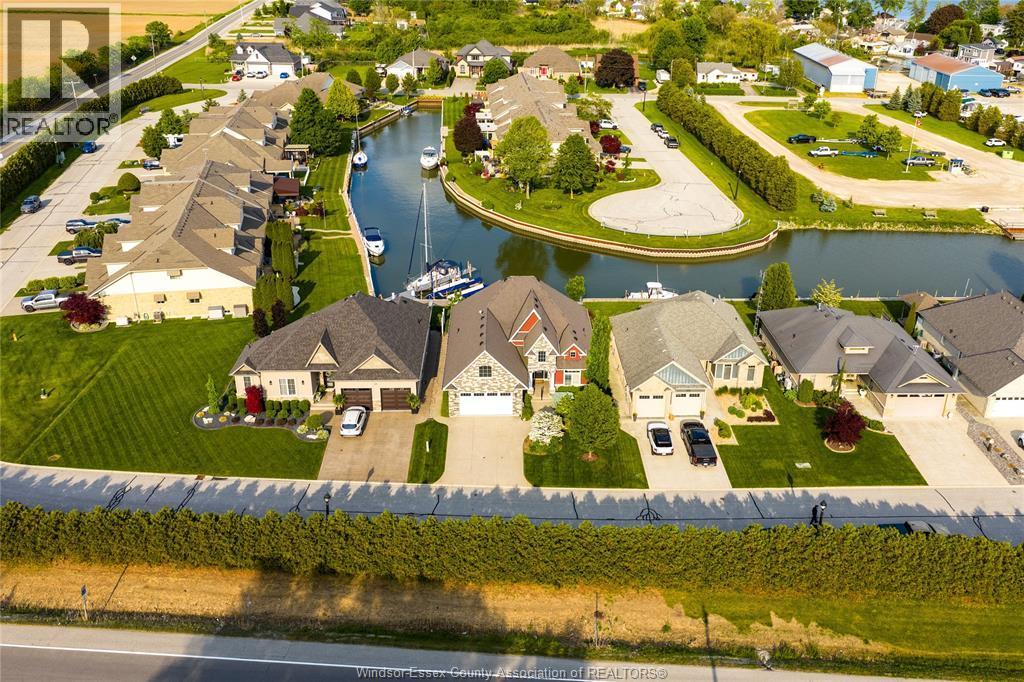 33 Montego Bay Crescent, Kingsville — photograph 2