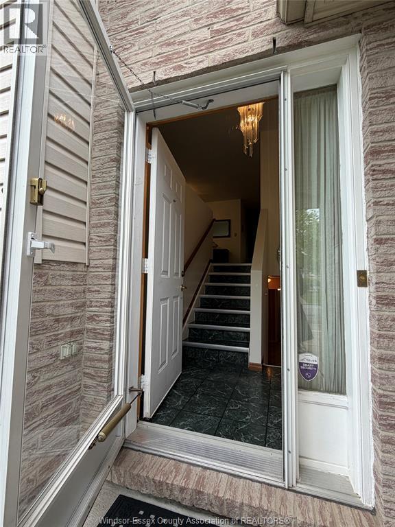 1637 St. Clair Avenue, Windsor — photograph 3