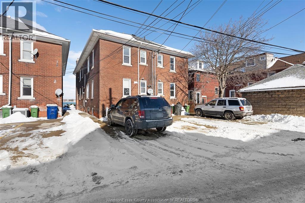 1529 Riverside Drive, Windsor — photograph 2