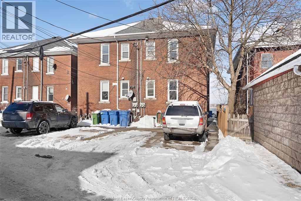 1529 Riverside Drive, Windsor — photograph 3