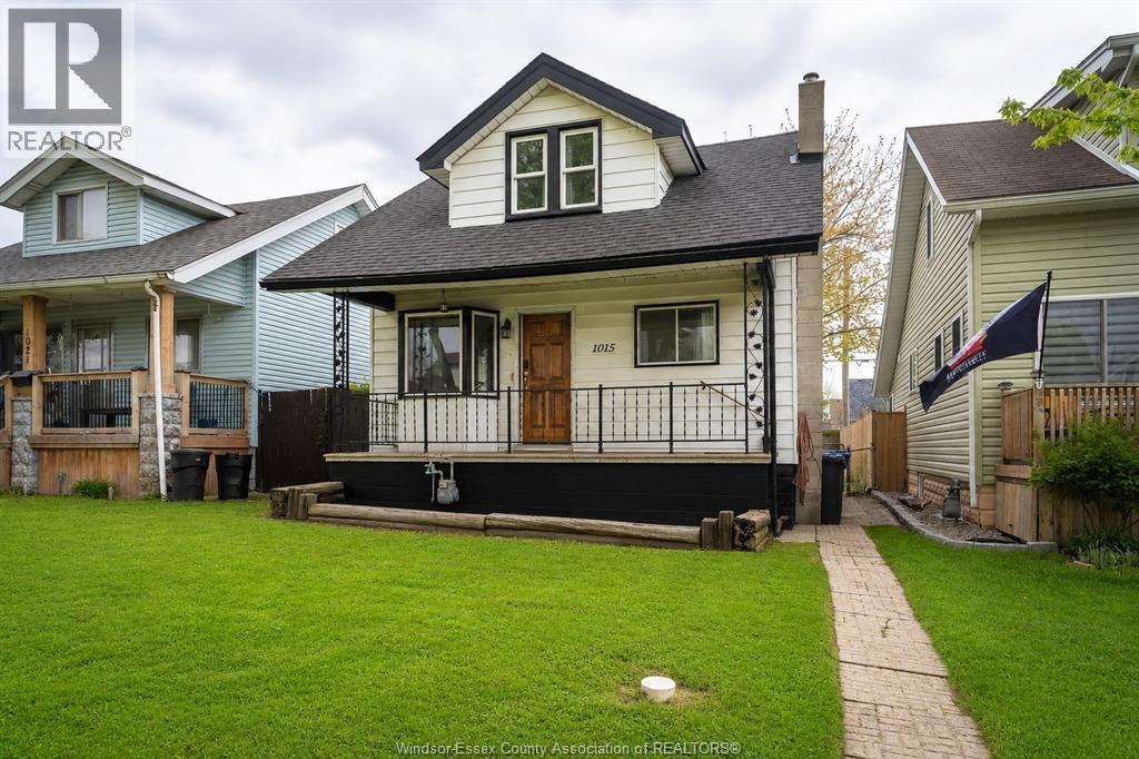1015 Oak, Windsor — primary photograph