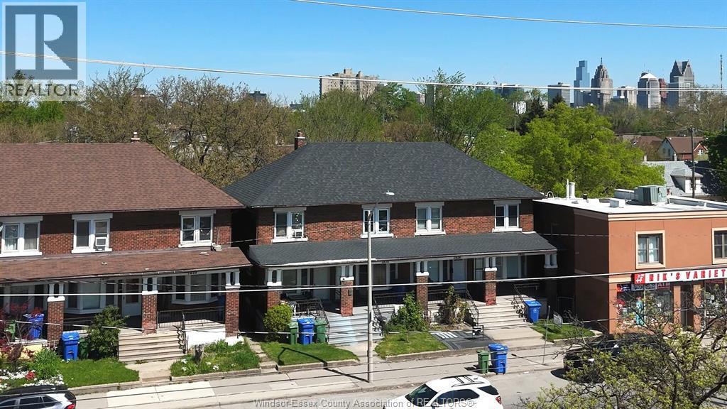 1424 Wyandotte Street, Windsor — photograph 2
