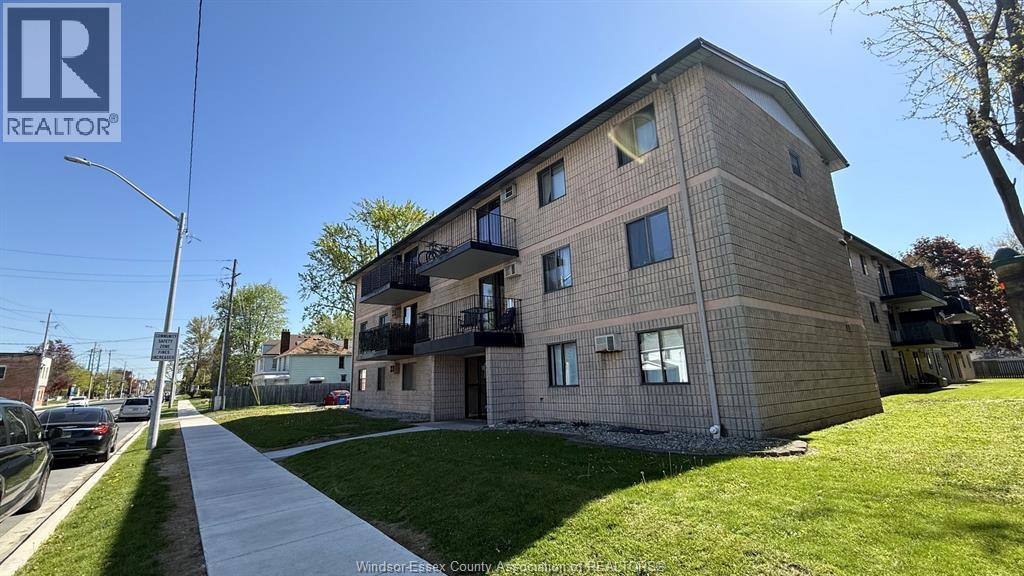 Single Family — 3355 Sandwich Street, Windsor, Ontario