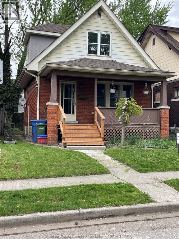 570 Pine Street, Windsor — primary photograph
