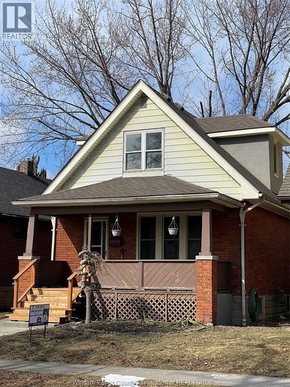 570 Pine Street, Windsor — photograph 2