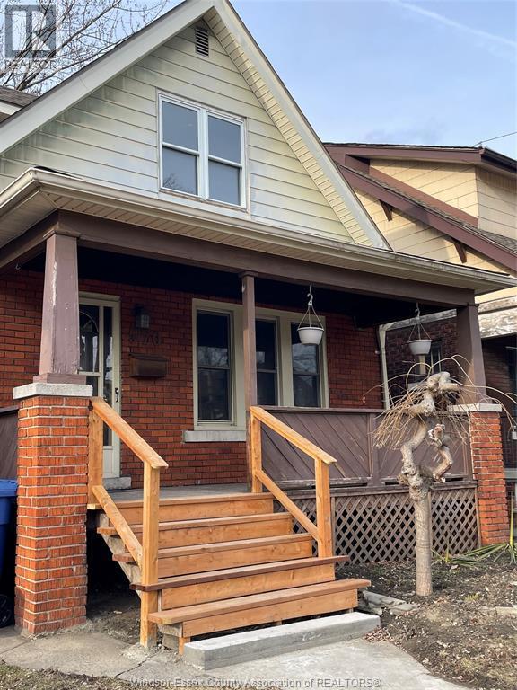 570 Pine Street, Windsor — photograph 3