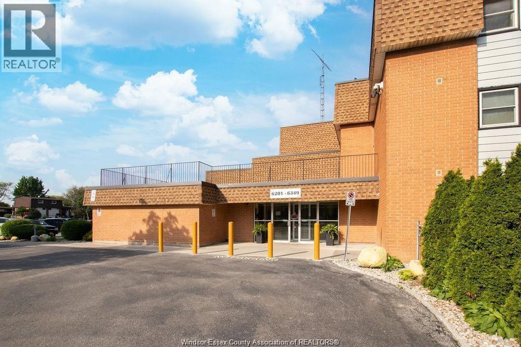 6227 Thornberry #258, Windsor — photograph 2