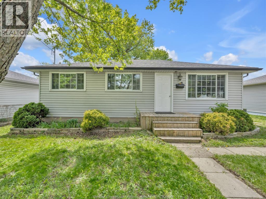 1583 Ferndale Avenue, Windsor — primary photograph