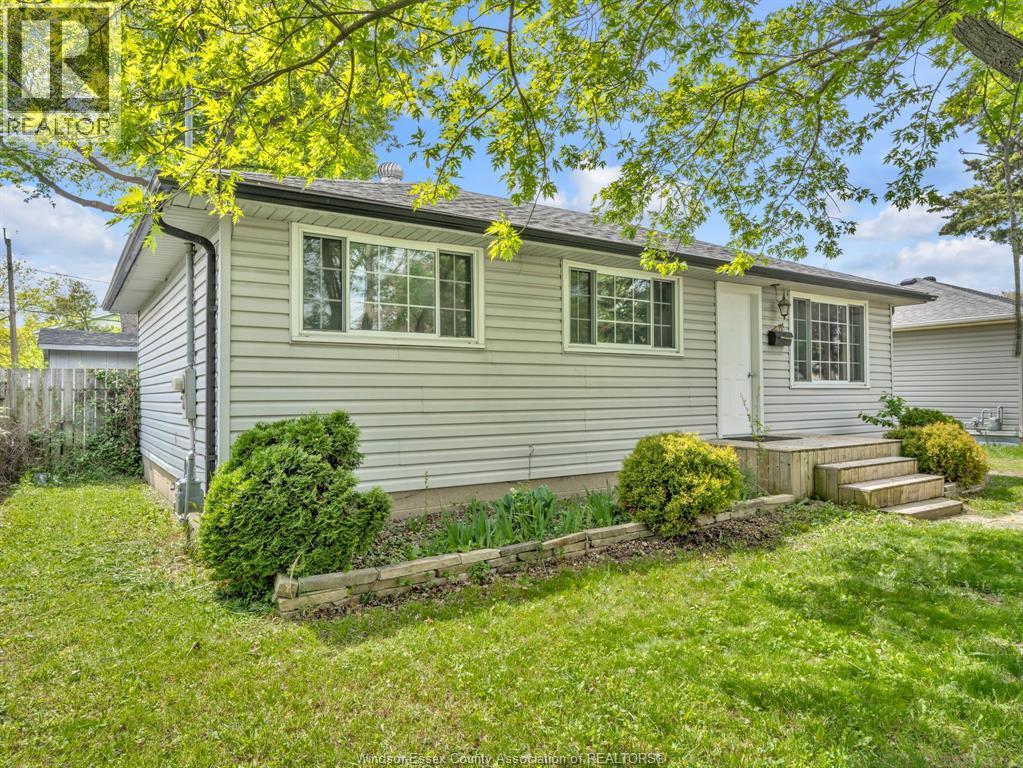1583 Ferndale Avenue, Windsor — photograph 3