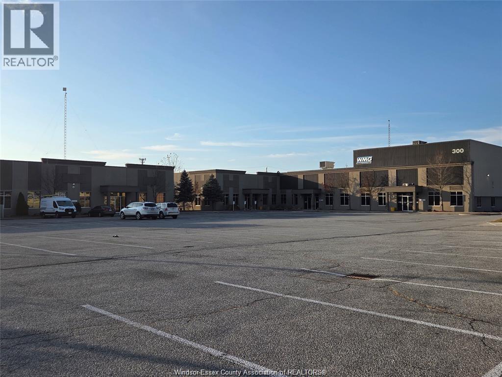 2215 Huron Church, Windsor — photograph 2