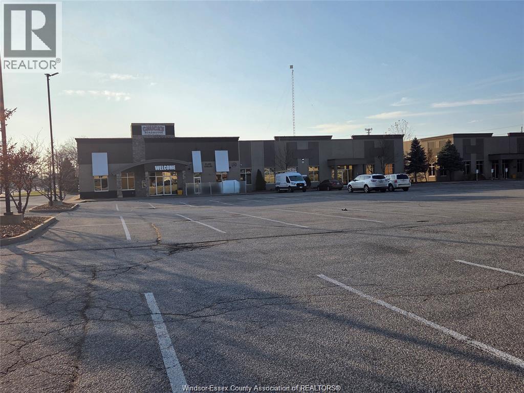 2215 Huron Church, Windsor — photograph 3