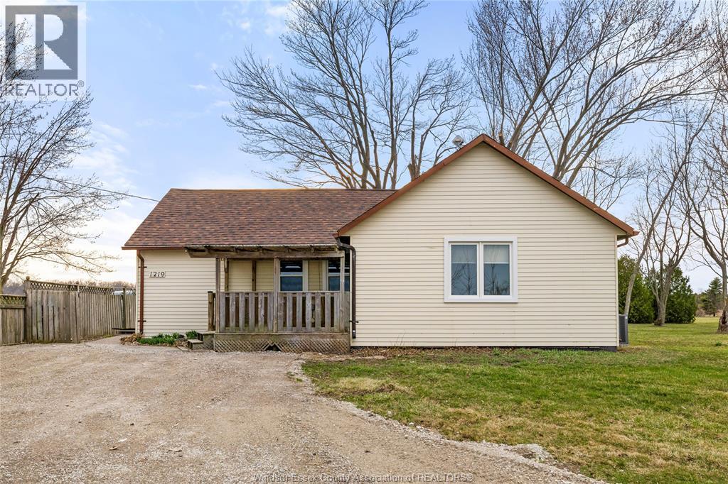 Single Family — 1219 Lakeshore Road 105, Maidstone, Ontario