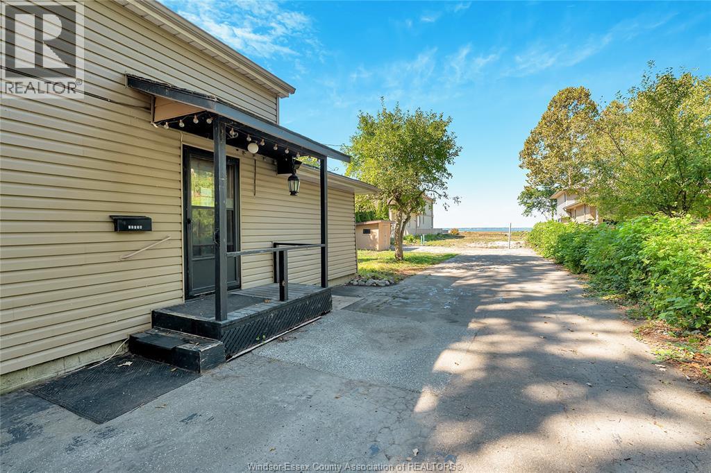 12718-1272 Riverside Drive, Tecumseh — photograph 2
