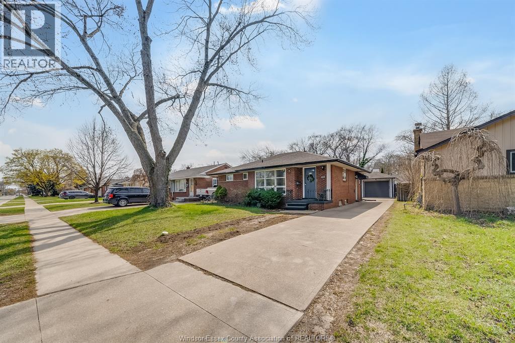 465 Riverdale Avenue, Windsor — photograph 2