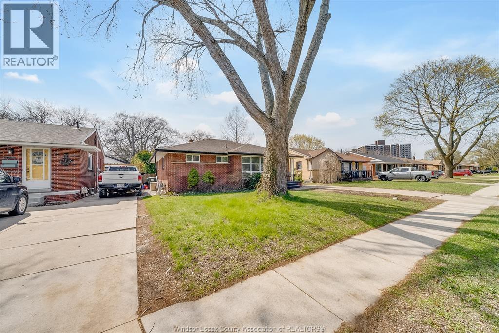 465 Riverdale Avenue, Windsor — photograph 3