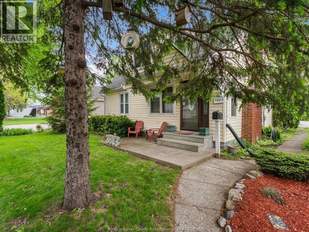 3803 Woodward Boulevard, Windsor — photograph 2