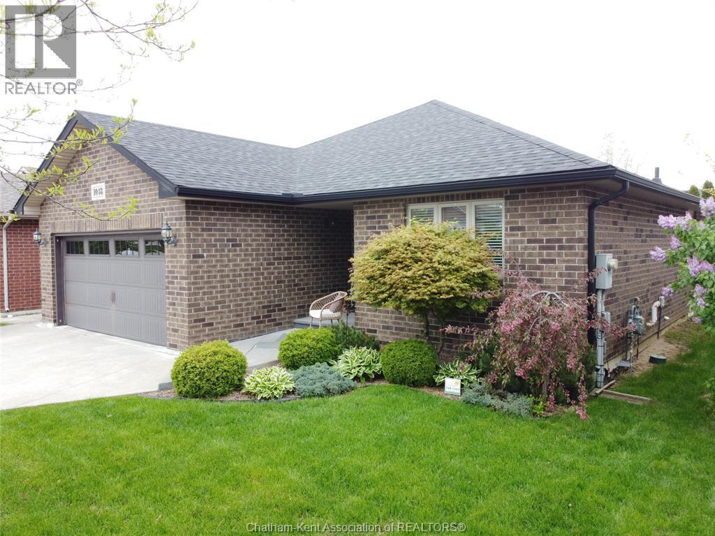 1048 Clover Avenue, Windsor — photograph 2