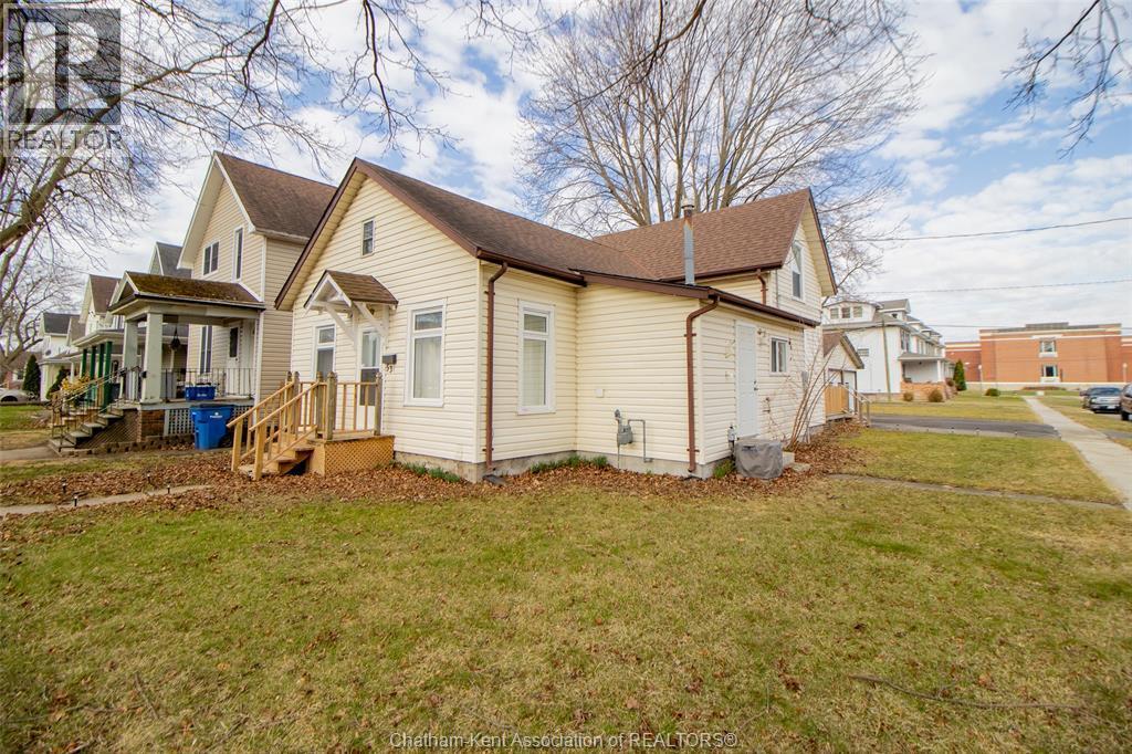 Single Family — 53 Selkirk Street, Chatham, Ontario