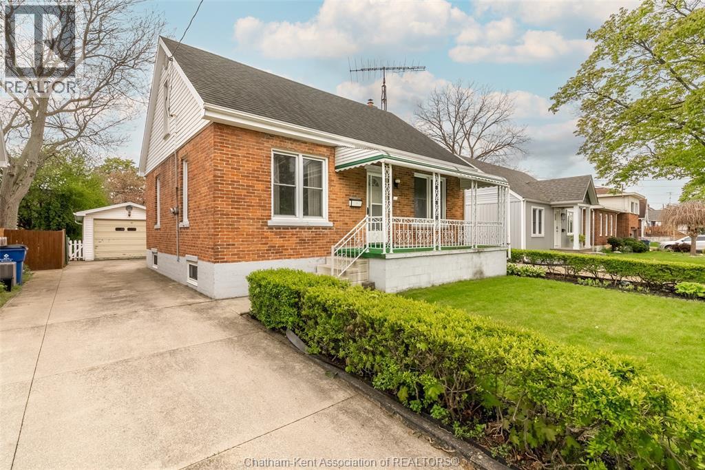 Single Family — 118 Alexandra Avenue, Chatham, Ontario