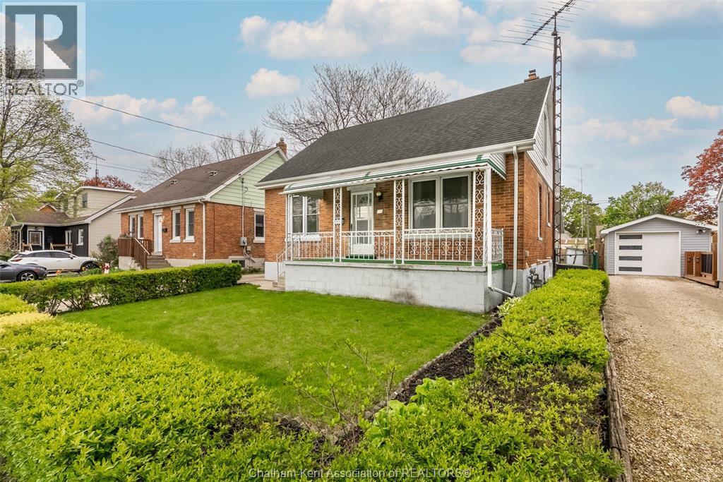 118 Alexandra Avenue, Chatham — photograph 3