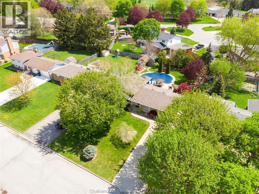434 Dora Drive, Wallaceburg — photograph 2