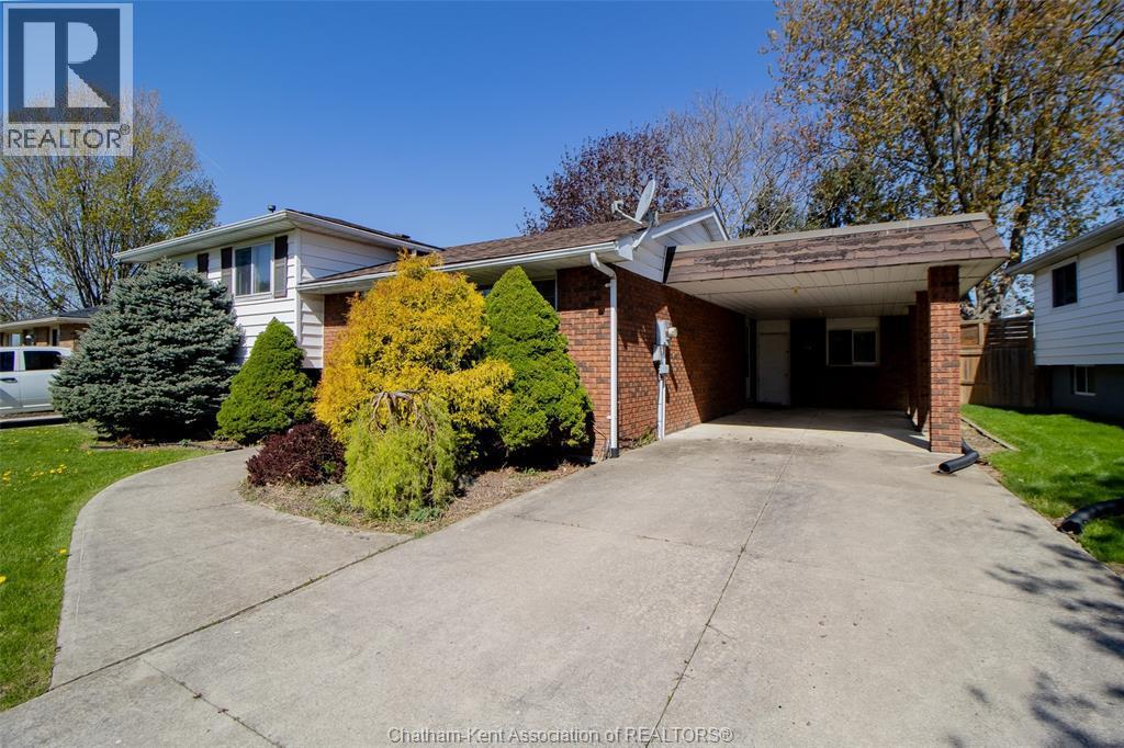 96 Baxter Street, Wallaceburg — photograph 2