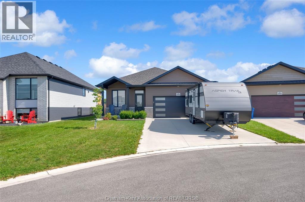 248 Moonstone Crescent, Chatham — photograph 2