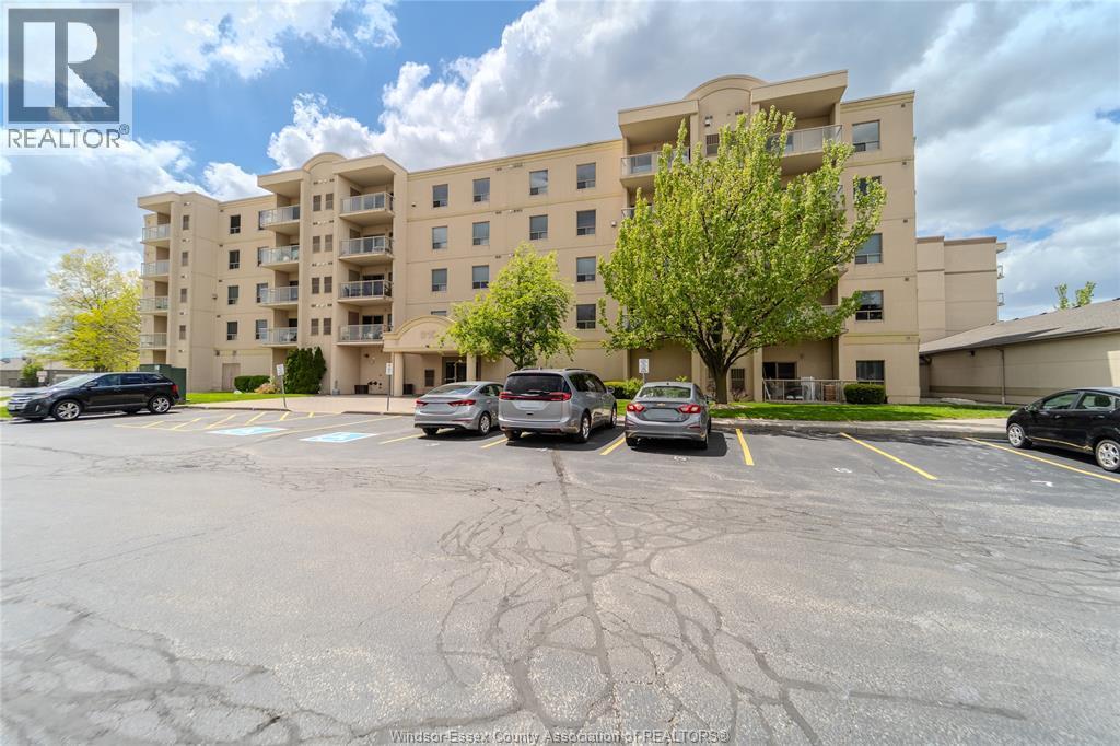 315 Village Grove Drive #301, Tecumseh — photograph 2