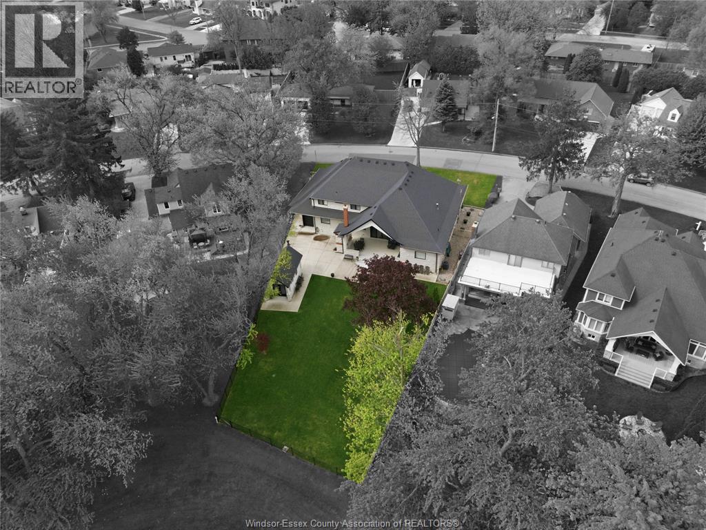 1094 Roseland Drive, Windsor — photograph 2