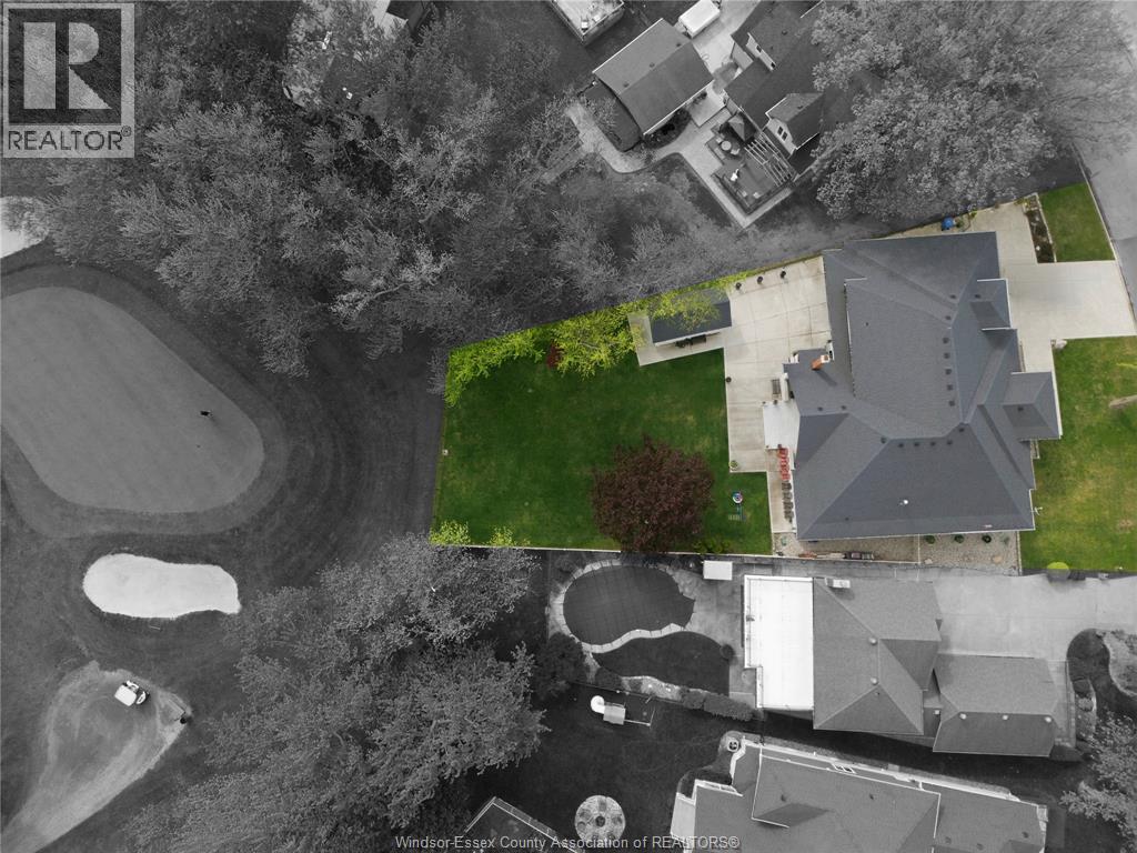 1094 Roseland Drive, Windsor — photograph 3