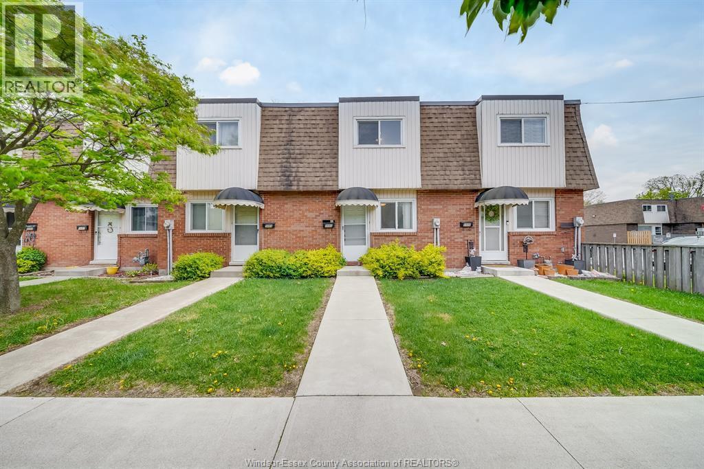 5486 Lassaline, Windsor — primary photograph