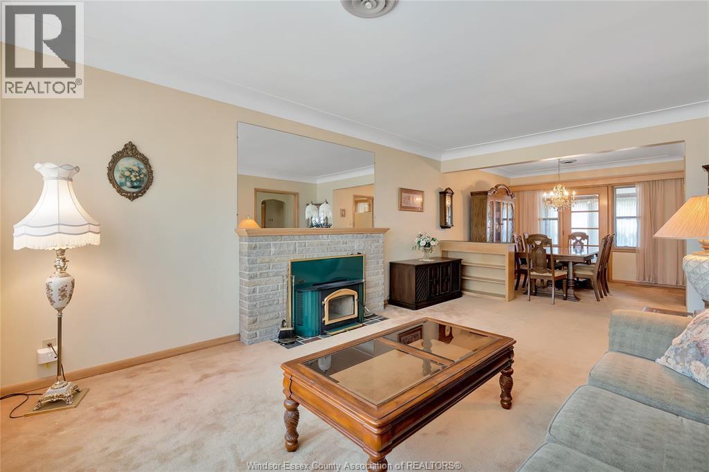 273 Henkel Place, Windsor — photograph 2