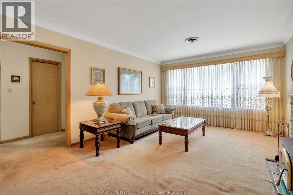 273 Henkel Place, Windsor — photograph 3