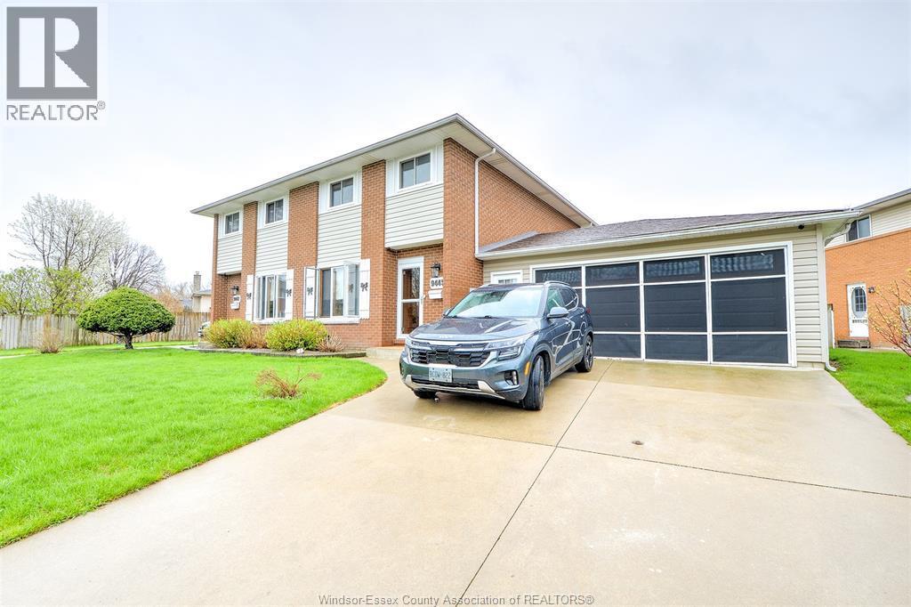 9445 Alten Drive, Windsor — primary photograph