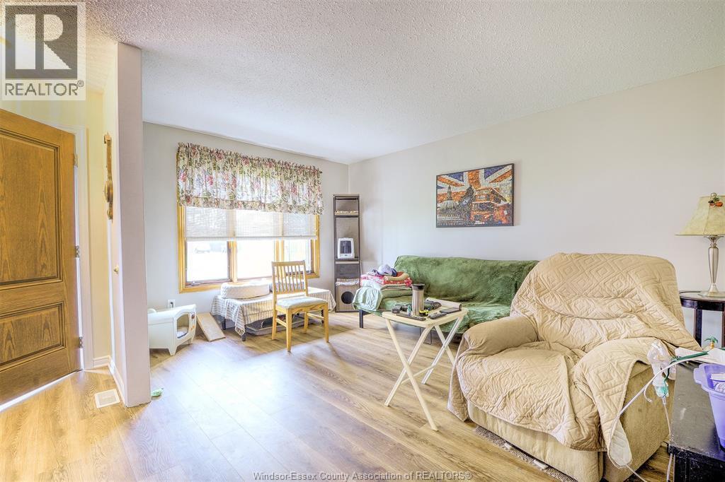 9445 Alten Drive, Windsor — photograph 3
