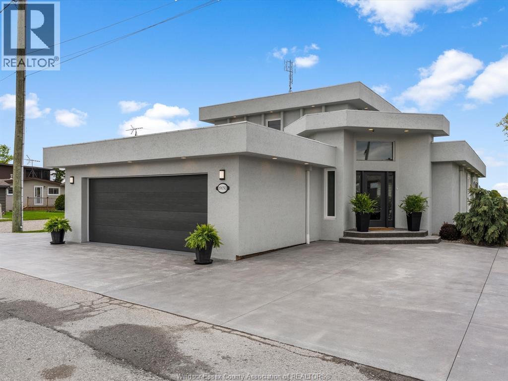Single Family — 19050 Peninsula Street, Lakeshore, Ontario