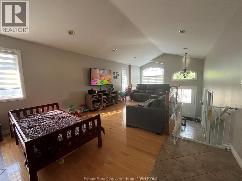 1161 Jefferson Boulevard, Windsor — photograph 2