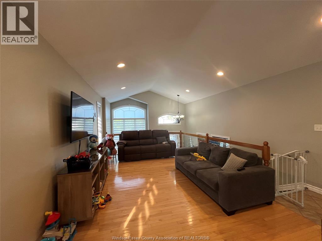 1161 Jefferson Boulevard, Windsor — photograph 3