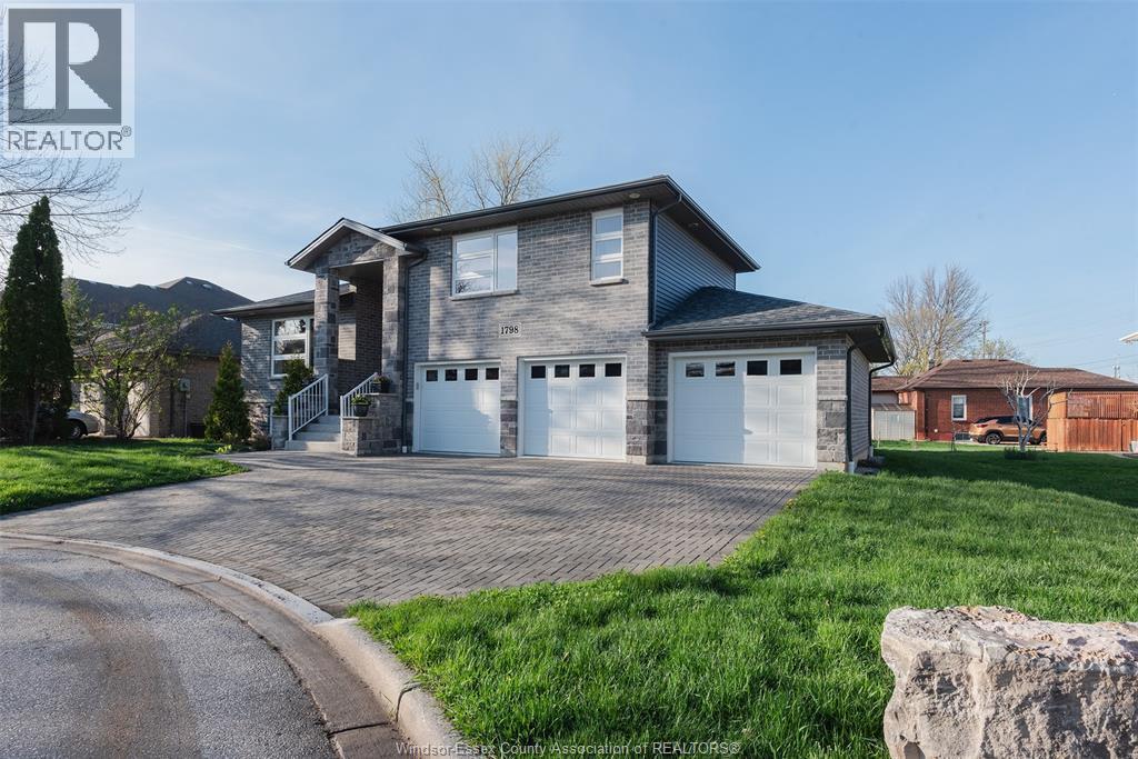 1798 Argus Street, LaSalle — photograph 2