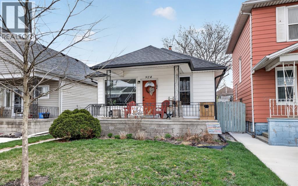924 Marentette Avenue, Windsor — primary photograph