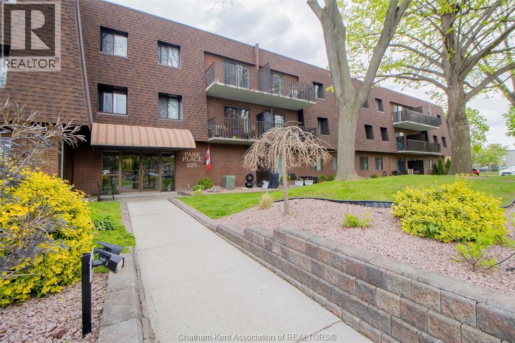 Single Family — 225 Campus Parkway Parkway, Chatham, Ontario