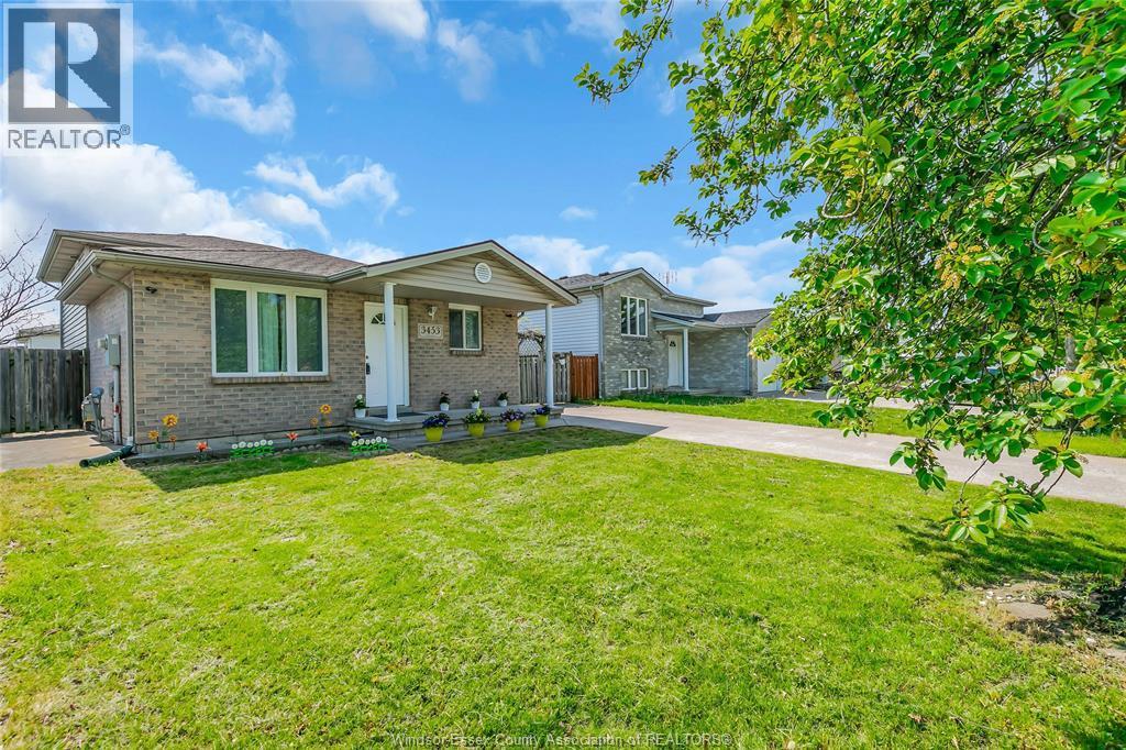 3453 Caribou Crescent, Windsor — photograph 3