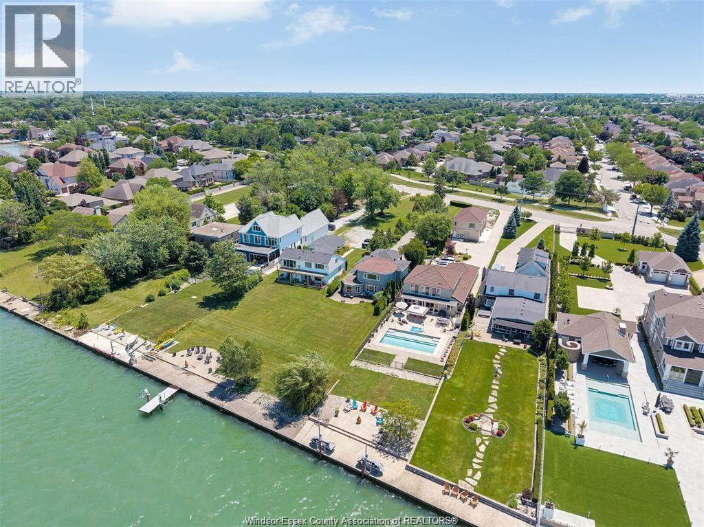 11830 Riverside Drive, Windsor — photograph 2