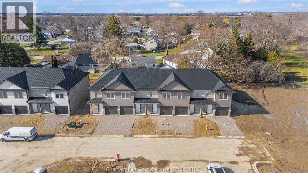 Single Family — 35 Magnolia Lane, Chatham, Ontario