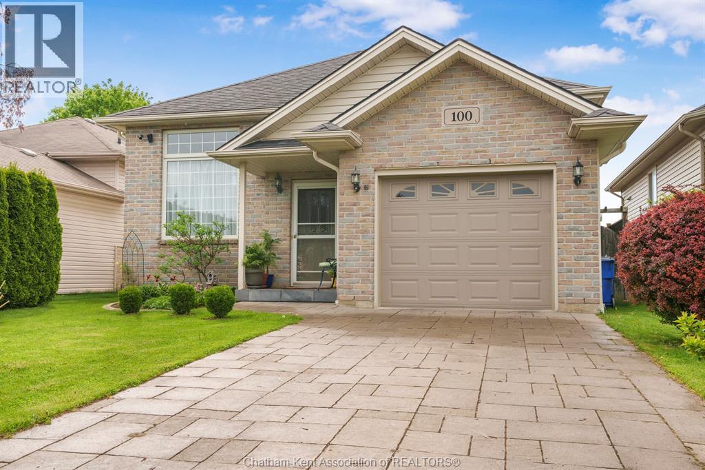Single Family — 100 Manning Drive, Chatham, Ontario